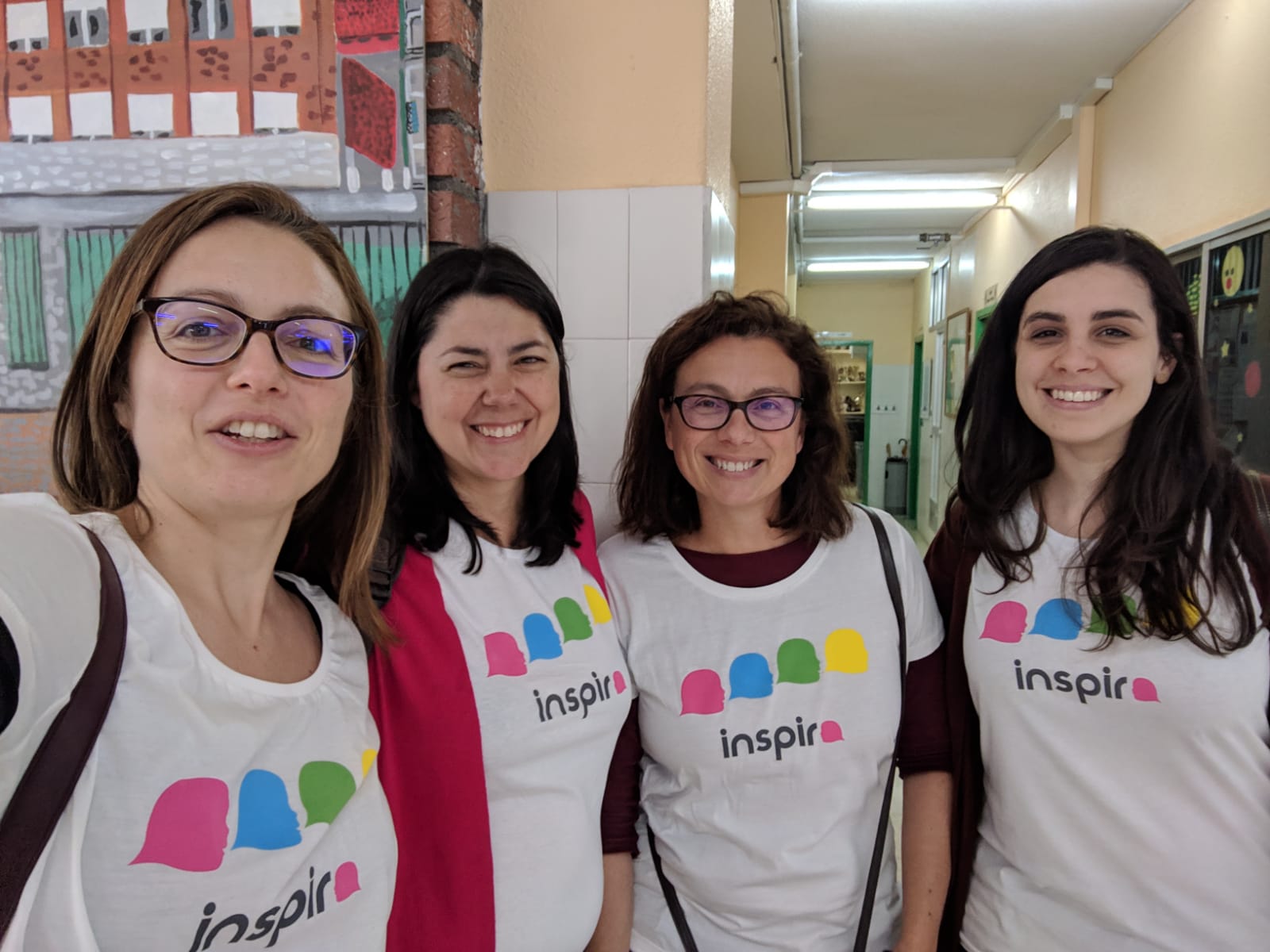 Marta Alonso, Data Scientist del departamento de I+D de SIVSA, junto a otras de sus compañeras tecnólogas participantes en la iniciativa Inspira Steam que se desarrolla en Galicia.