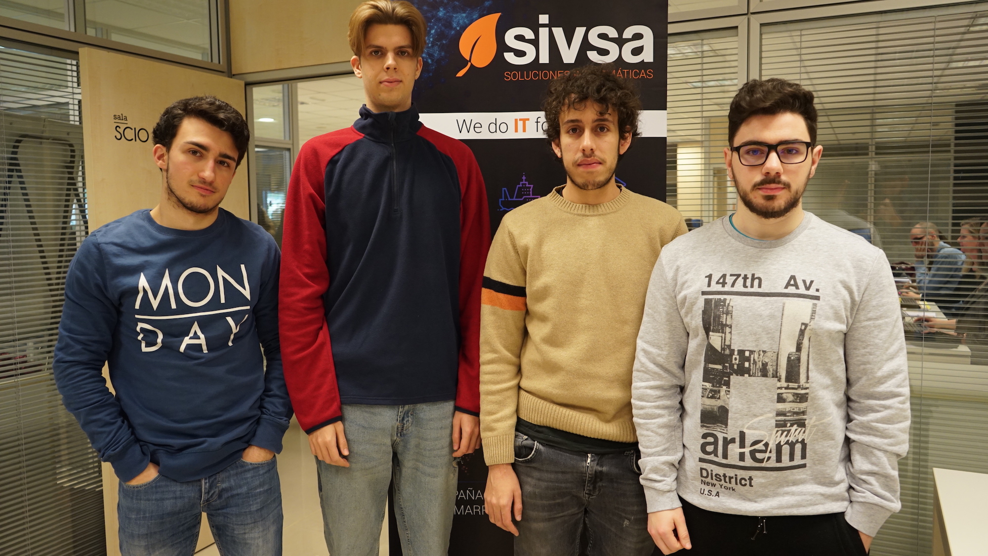 Alumnos en prácticas del centro Aula Estudio durante su formación en la sede de SIVSA.