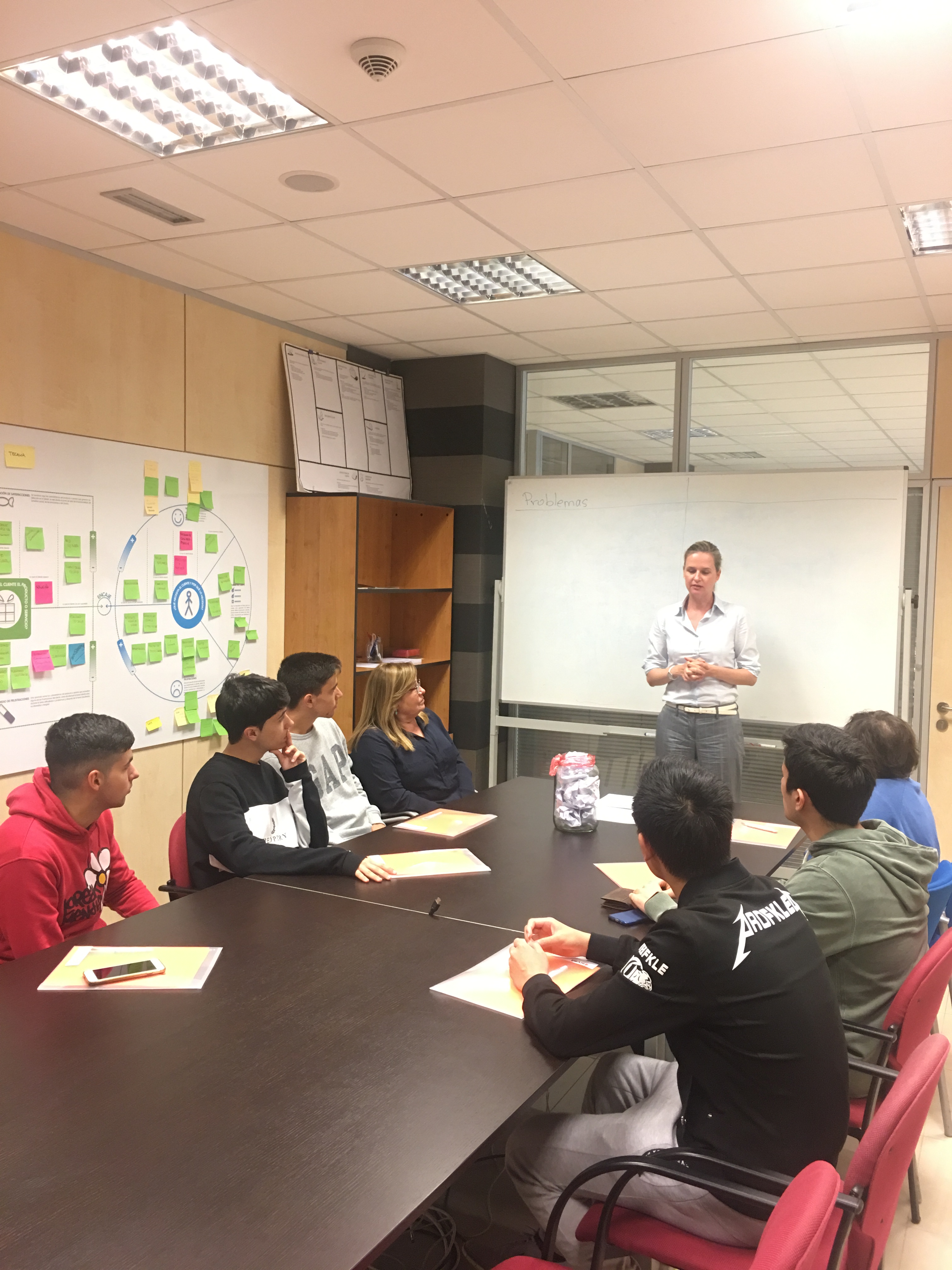 Alumnos del Colegio Lar en la compañía tecnológica SIVSA.