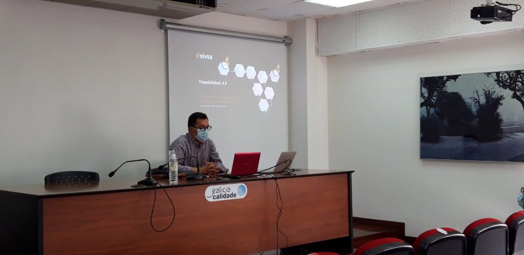 Nuestro equipo de I+D durante su exposición en el taller “Pontenciar la Industria 4.0. Casos de éxito”, organizada por el Clúster del Granito.